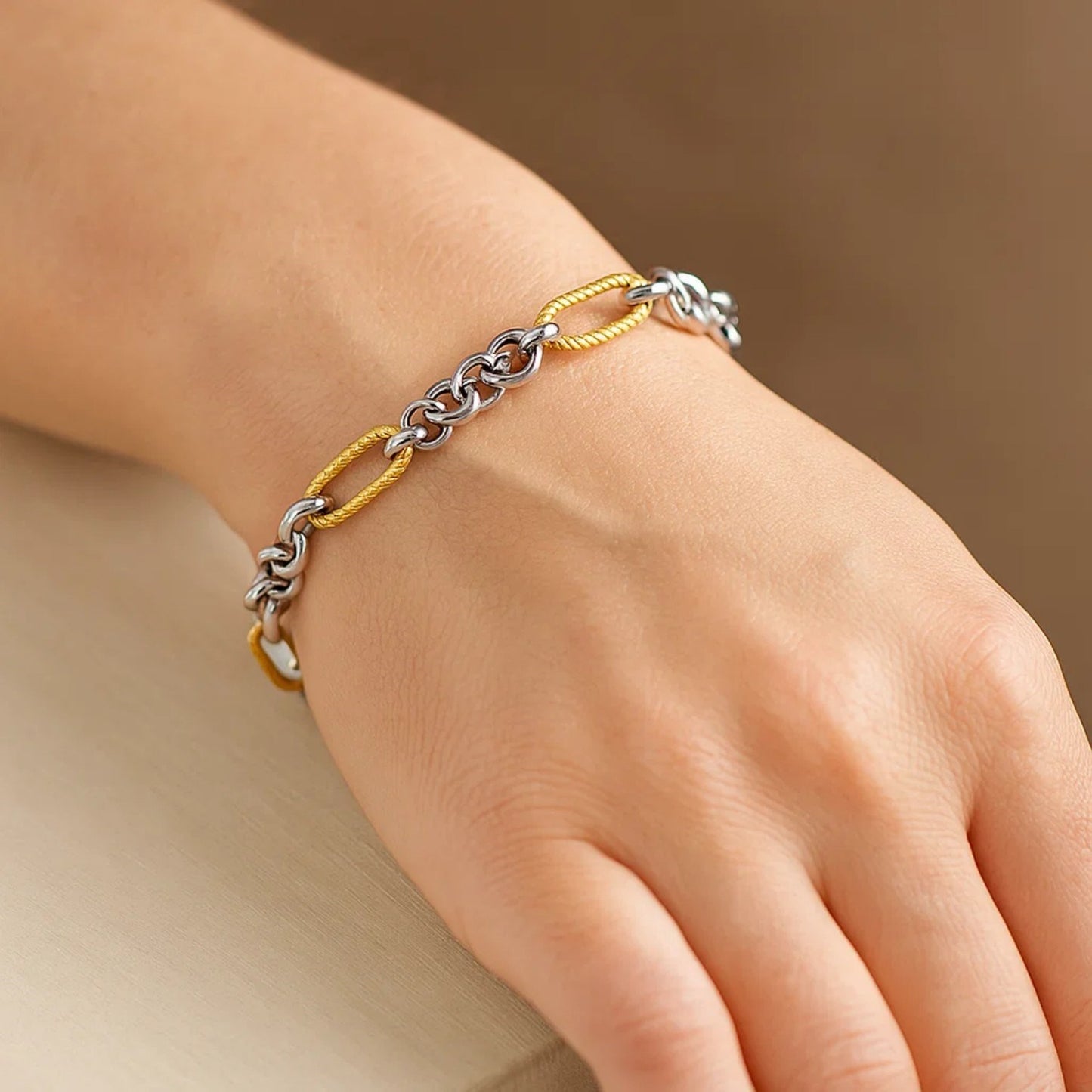 14k Two-Tone Gold Bracelet with Cable Textured Oval and Round Links (7.10 mm)